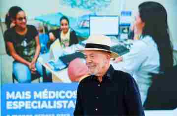 Lula responsabiliza clã Bolsonaro por ataque dos EUA ao Pix e taxação